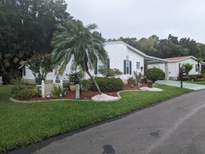 Photo 2 of 21 of home located at 576 Tulip Circle E Auburndale, FL 33823