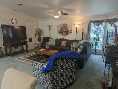 Photo 4 of 21 of home located at 576 Tulip Circle E Auburndale, FL 33823