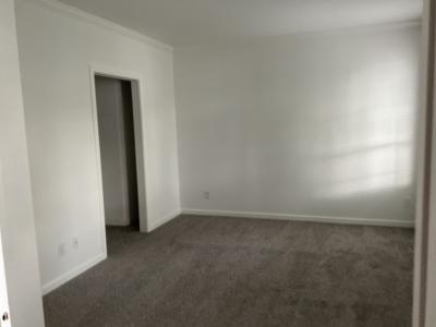 Photo 5 of 8 of home located at 15412 Lakeshore Villa Road Tampa, FL 33613