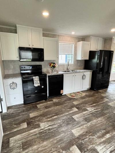 Photo 3 of 11 of home located at 118 Park Estate Ave. Pontiac, IL 61764