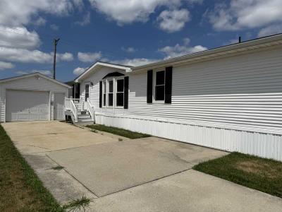 Photo 2 of 31 of home located at 25 Drake Ln Beecher, IL 60401