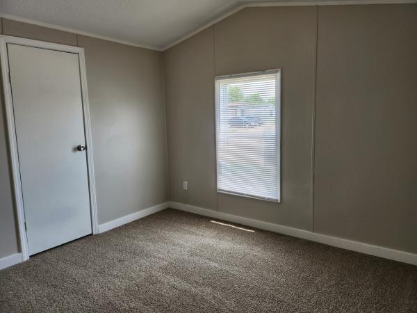 2000 Holly Park mobile Home