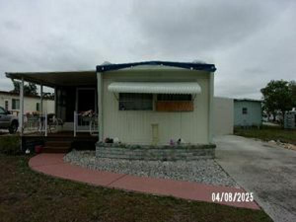 Photo 1 of 2 of home located at 508 44th Ave East Lot R-03 Bradenton, FL 34203