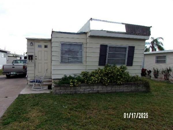 Photo 1 of 2 of home located at 508 44th Ave East Lot D-19 Bradenton, FL 34203