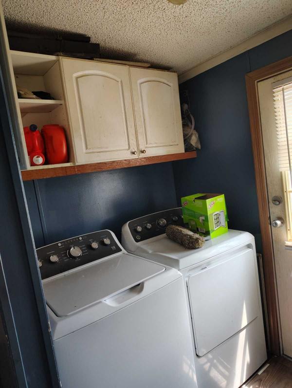 1993 Dutch Park Manufactured Home