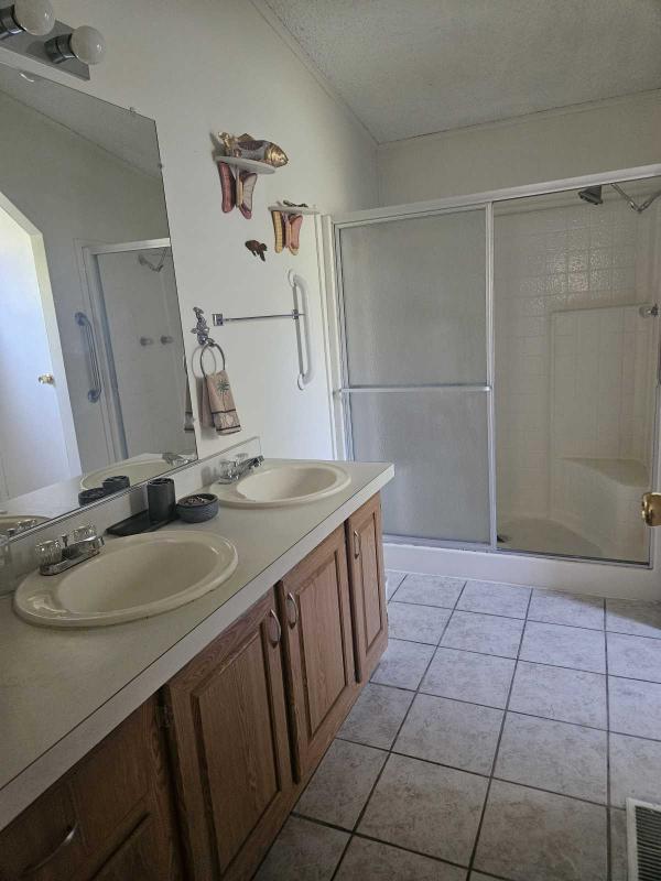 1994 Fleetwood  Mobile Home