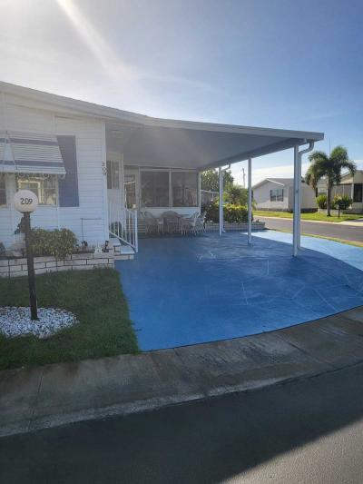 Photo 4 of 38 of home located at 209 Rainbow Dr North Fort Myers, FL 33903