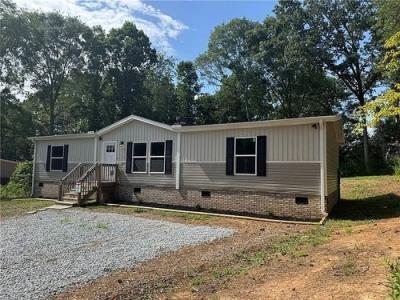 Mobile Home at 117 Hickory Forest Dr Anderson, SC 29626