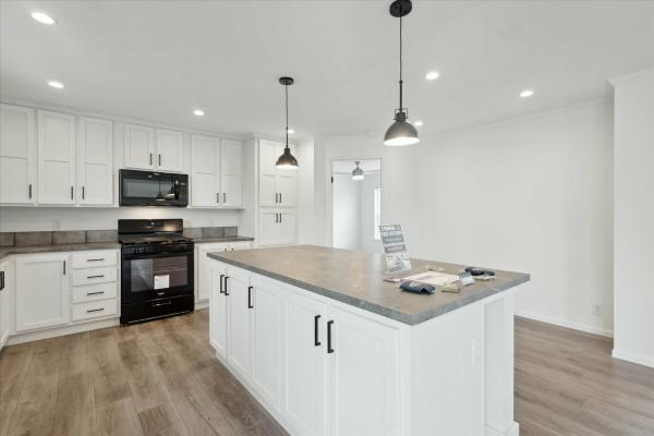 2025 Champion 719 DAPB2856H32301  Home