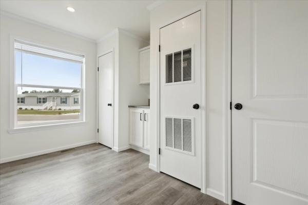 2025 Champion 719 DAPB2856H32301  Home