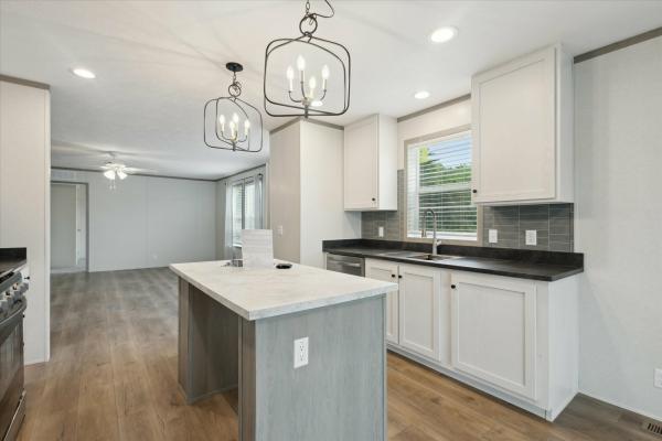 2025 Clayton 711 95PLH28563JH25  Home