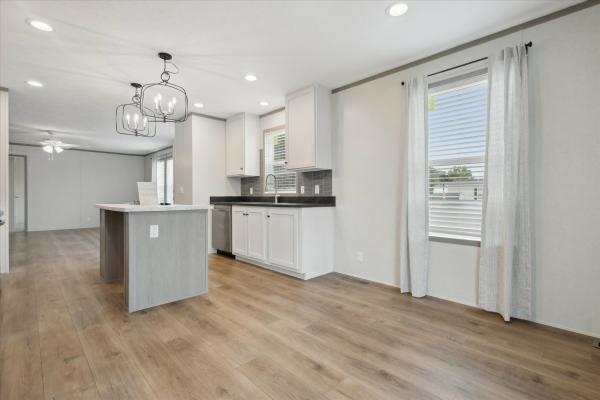 2025 Clayton 711 95PLH28563JH25  Home