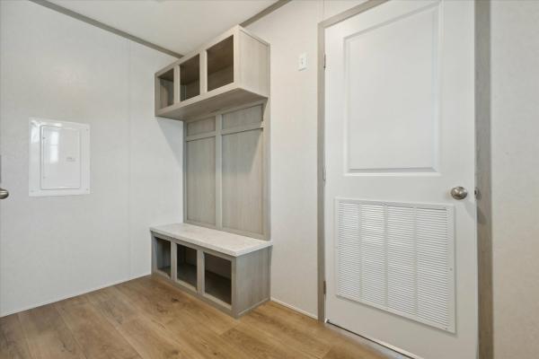 2025 Clayton 711 95PLH28563JH25  Home