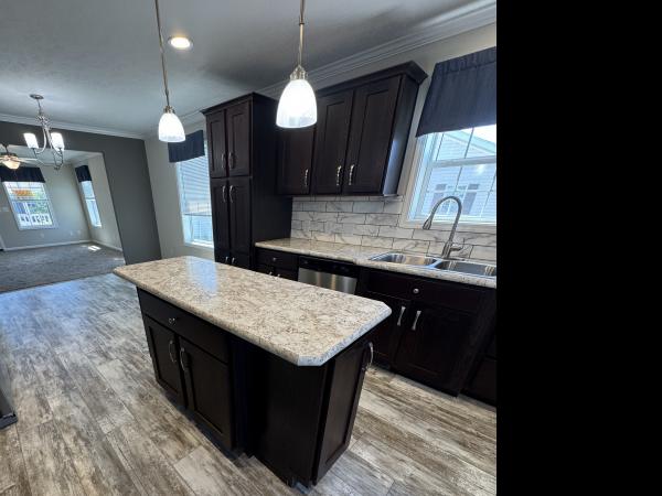 2022 Commodore 111 Mobile Home