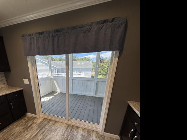 2022 Commodore 111 Mobile Home