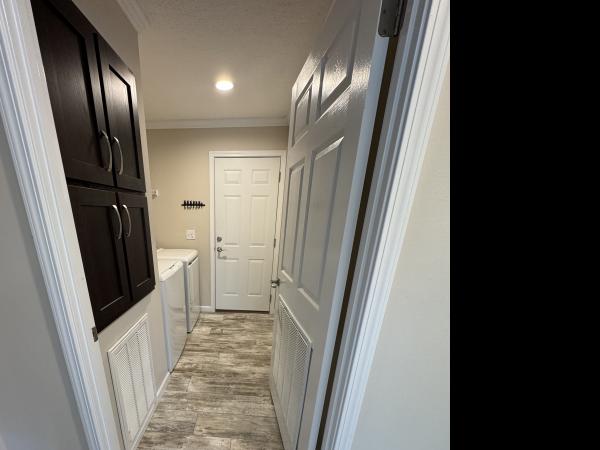 2022 Commodore 111 Mobile Home