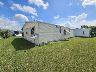 Photo 4 of 29 of home located at 526 Hemingway Terrace Fort Pierce, FL 34982