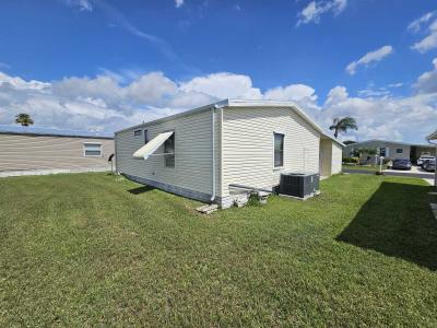 Photo 5 of 29 of home located at 526 Hemingway Terrace Fort Pierce, FL 34982
