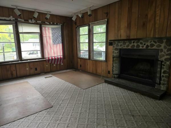1976 STERLING HOMESTEAD Manufactured Home