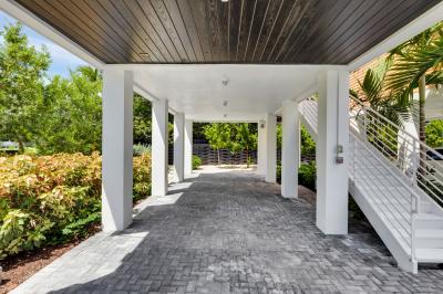 Photo 3 of 15 of home located at 102 Waters Way Islamorada, FL 33036