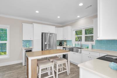 Photo 4 of 15 of home located at 102 Waters Way Islamorada, FL 33036