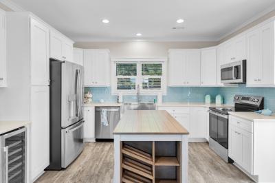 Photo 5 of 15 of home located at 102 Waters Way Islamorada, FL 33036