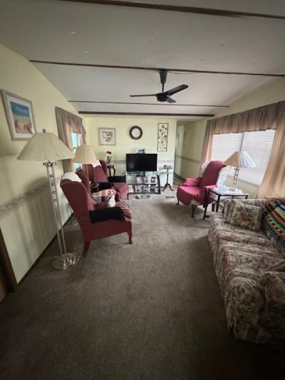 Photo 2 of 8 of home located at 812 Fountainview Lake Drive Lakeland, FL 33809