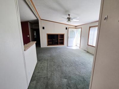 Photo 4 of 8 of home located at 1001 E Macarthur Rd, Lot 186 Wichita, KS 67216