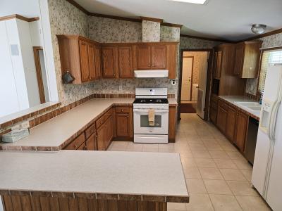 Mobile Home at 1001 E Macarthur Rd, Lot 186 Wichita, KS 67216