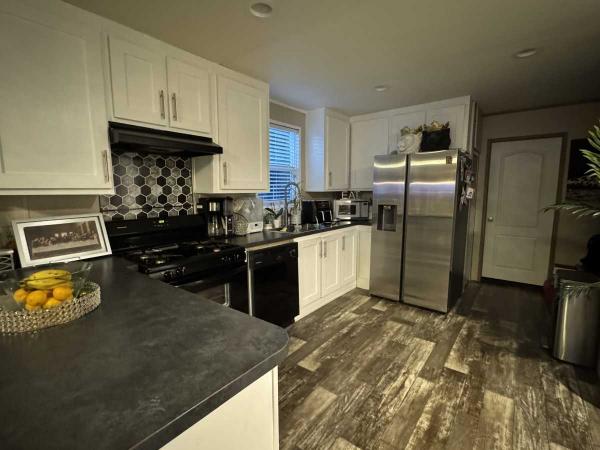 2019 Clayton Homes 31IND16763IH19 Manufactured Home