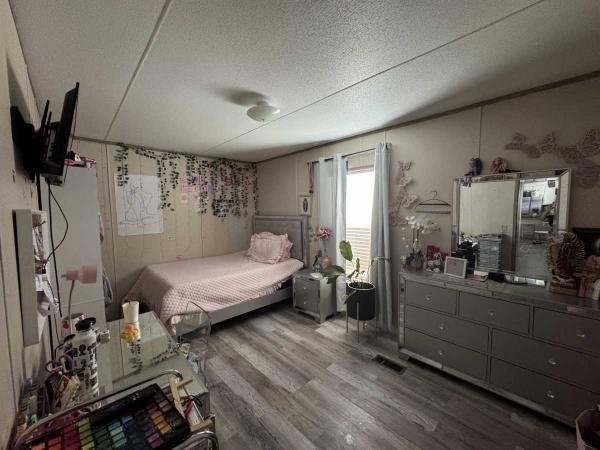 2019 Clayton Homes 31IND16763IH19 Manufactured Home