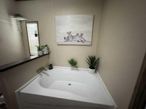 2019 Clayton Homes 31IND16763IH19 Manufactured Home