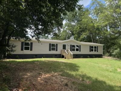 Photo 2 of 17 of home located at 200 Hedge Rd Aiken, SC 29801