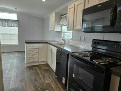 Photo 4 of 8 of home located at 3301 58th Avenue North, #414 Saint Petersburg, FL 33714