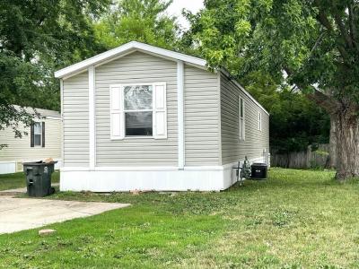 Photo 3 of 21 of home located at 490 Linda Lane Lynwood, IL 60411