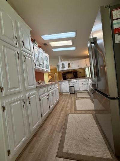 Photo 5 of 13 of home located at 703 Royal Forest Dr Auburndale, FL 33823