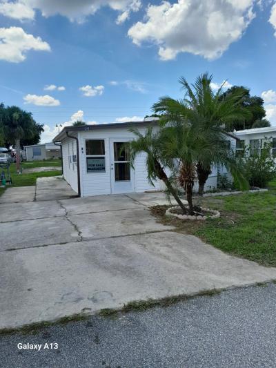 Photo 3 of 9 of home located at 37263 Silver Lake Dr Avon Park, FL 33825