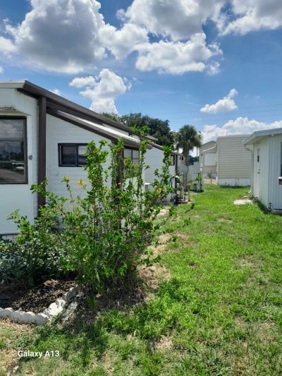 Photo 4 of 9 of home located at 37263 Silver Lake Dr Avon Park, FL 33825