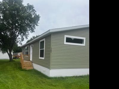 Photo 2 of 13 of home located at 165 Smith Lane Annandale, MN 55302