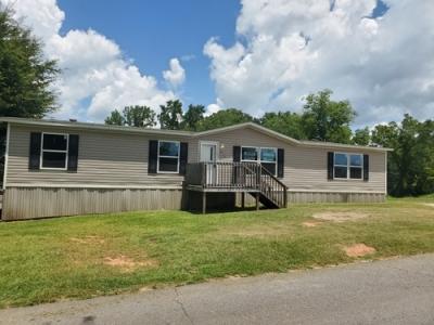 Mobile Home at 812 Schuessler St Roanoke, AL 36274