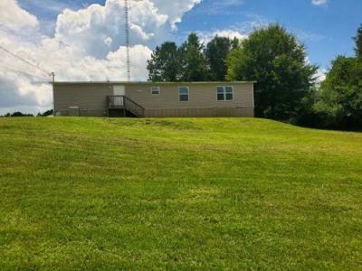 Photo 2 of 17 of home located at 812 Schuessler St Roanoke, AL 36274