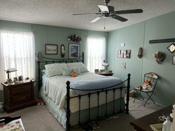 1989 3244G Fleetwood Manufactured Home