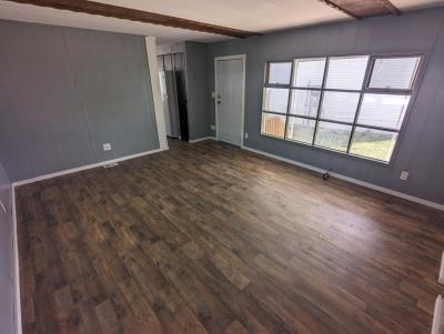 Photo 3 of 21 of home located at 304 Country Elms Est. Galesburg, IL 61401