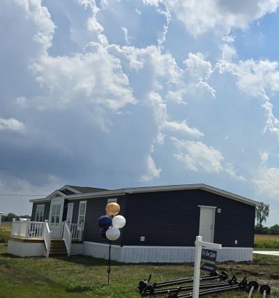Mobile Home at 27484 Oregon Rd, Lot 204 Perrysburg, OH 43551