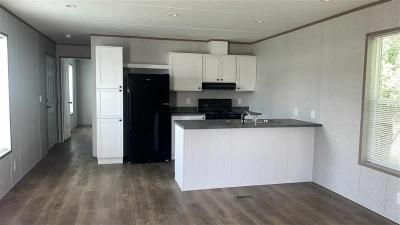 Mobile Home at 136 Sweetbriar Drive Lot 20136 Batavia, OH 45103