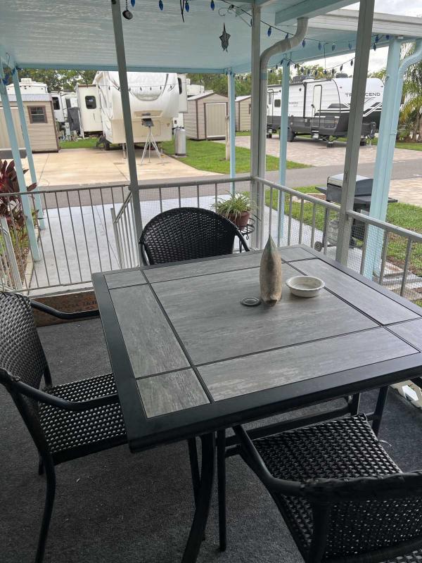 1990 Skyline Park Model Mobile Home