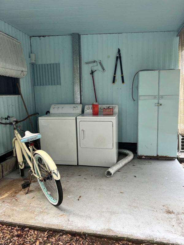 1990 Skyline Park Model Mobile Home