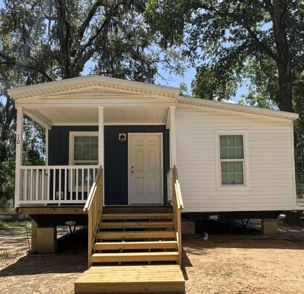 Photo 1 of 2 of home located at 3120 SE 10th Ave Ocala, FL 34471