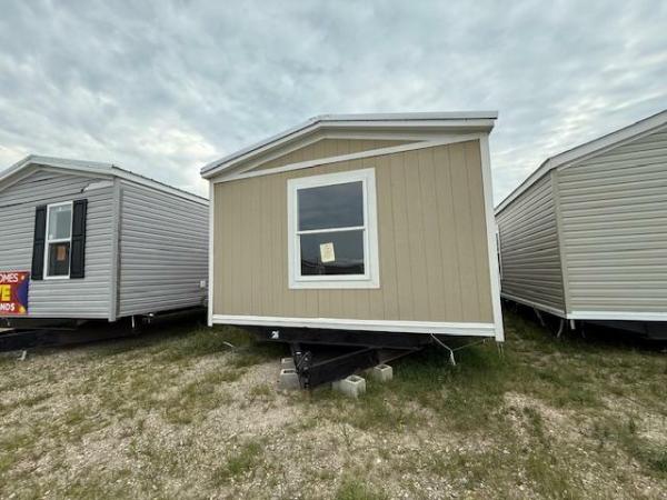 Photo 1 of 2 of home located at Hammond Mobile Homes Llc 42286 E I 55 Service Rd Hammond, LA 70403