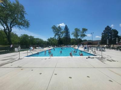 Photo 3 of 6 of home located at 72 Parkwood Road Elgin, IL 60123